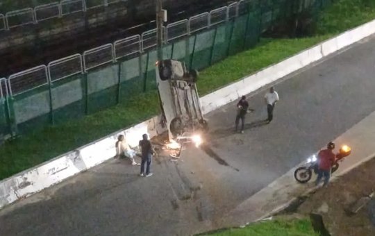 Motorista perde controle e carro despenca do Viaduto dos Rodoviários próximo ao metrô de Salvador