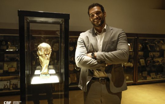 Presidente da CBF veta uniforme de goleiro vermelho no último jogo do Brasil na Copa do Mundo
