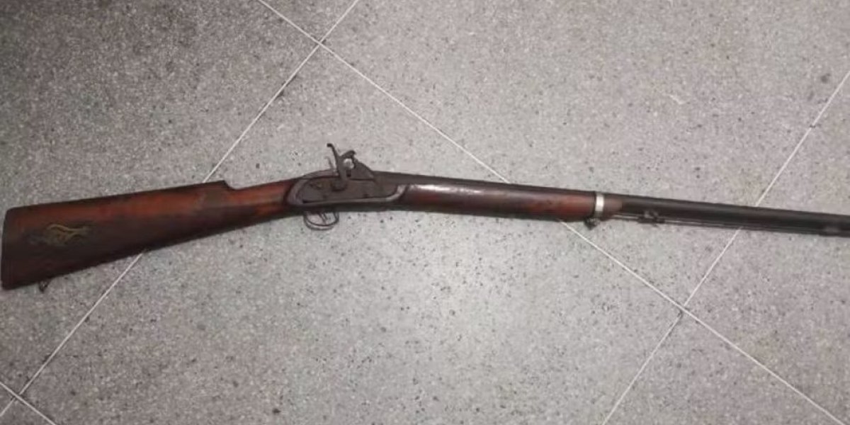 Menino de 12 anos é baleado acidentalmente após adolescente manusear espingarda no interior da Bahia