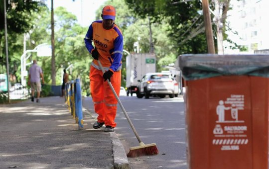 Greve dos garis chega ao fim na Bahia após acordo com empresas de limpeza