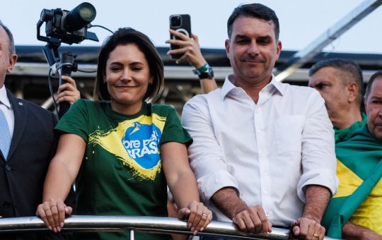 Michelle Bolsonaro expõe atrito com Flávio e afirma ter sido desrespeitada