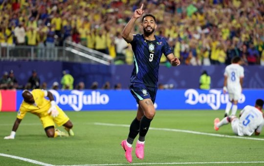 Brasil vence a Escócia e encerra fase de grupos invicto na Copa do Mundo