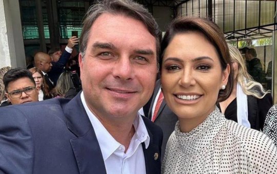 Em meio a atrito com Flávio, Michelle nega “briga” e afirma que vão “trabalhar juntos” nas eleições