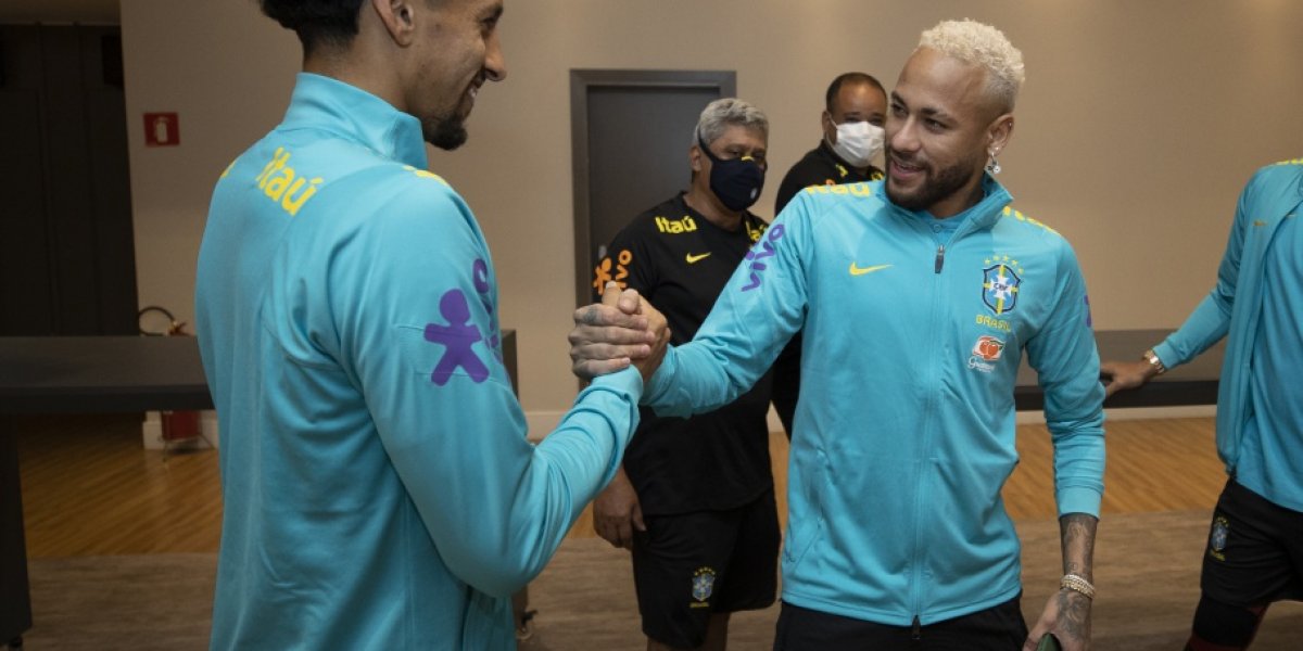 Jogadores do Brasil se apresentam para duelos pela Eliminatória