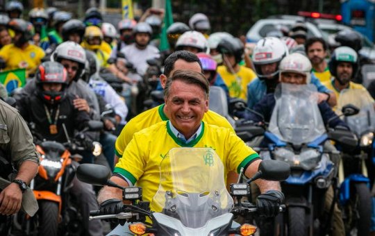 Aliados de Flávio Bolsonaro organizam motociata e corrida no 2 de Julho em Salvador