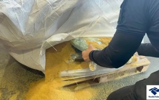 Receita Federal apreende cocaína escondida em carga de soja no Porto de Salvador