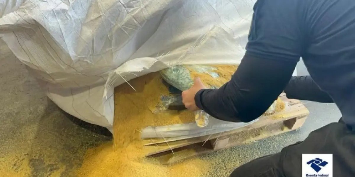 Receita Federal apreende cocaína escondida em carga de soja no Porto de Salvador