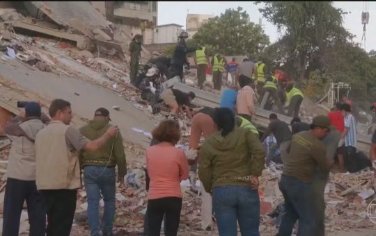 Sobe para 920 o número de mortos em terremoto na Venezuela