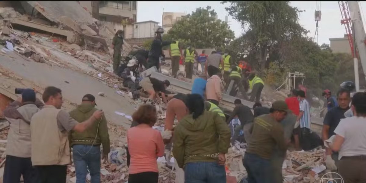 Sobe para 920 o número de mortos em terremoto na Venezuela