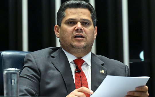 Alcolumbre já define data para votação da PEC do fim da escala 6x1