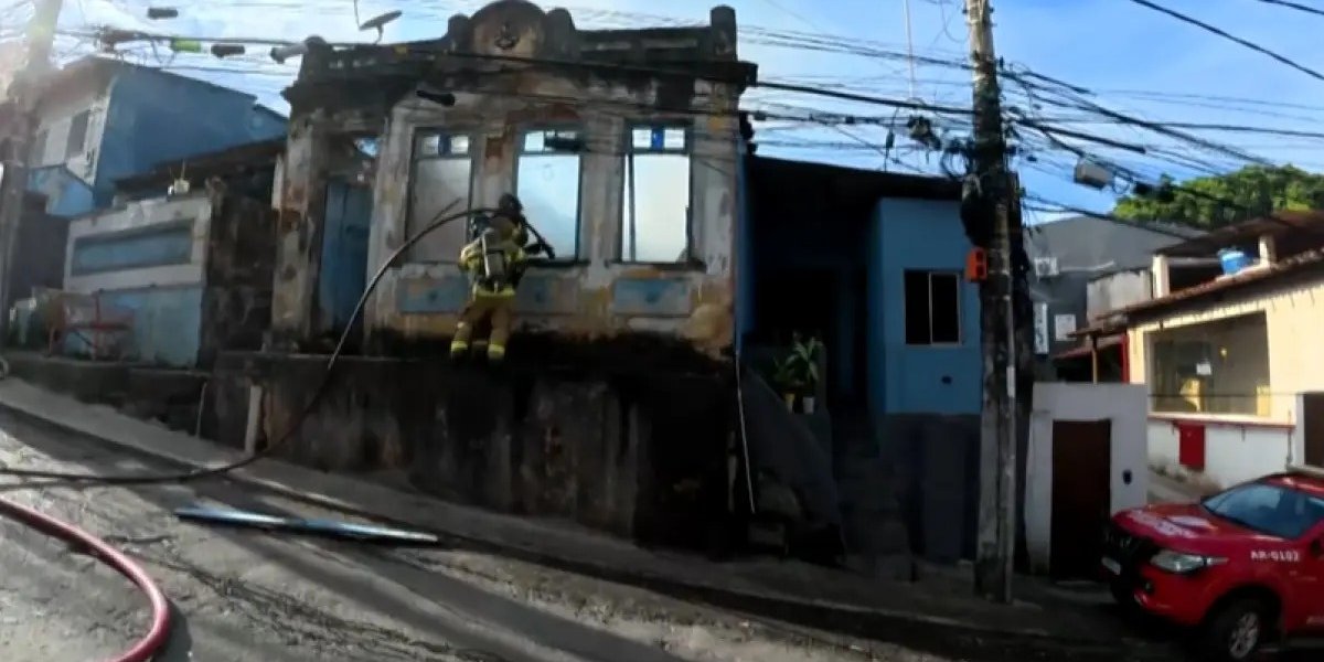 Incêndio atinge imóvel no Engenho Velho de Brotas e mobiliza bombeiros