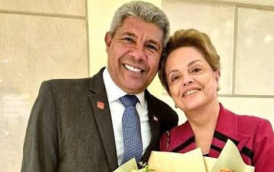 Jerônimo condecora Dilma Rousseff com maior honraria da Bahia