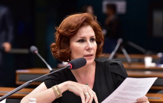 Justiça da Itália anula autorização de extradição de Carla Zambelli em processo sobre arma e novo julgamento será realizado