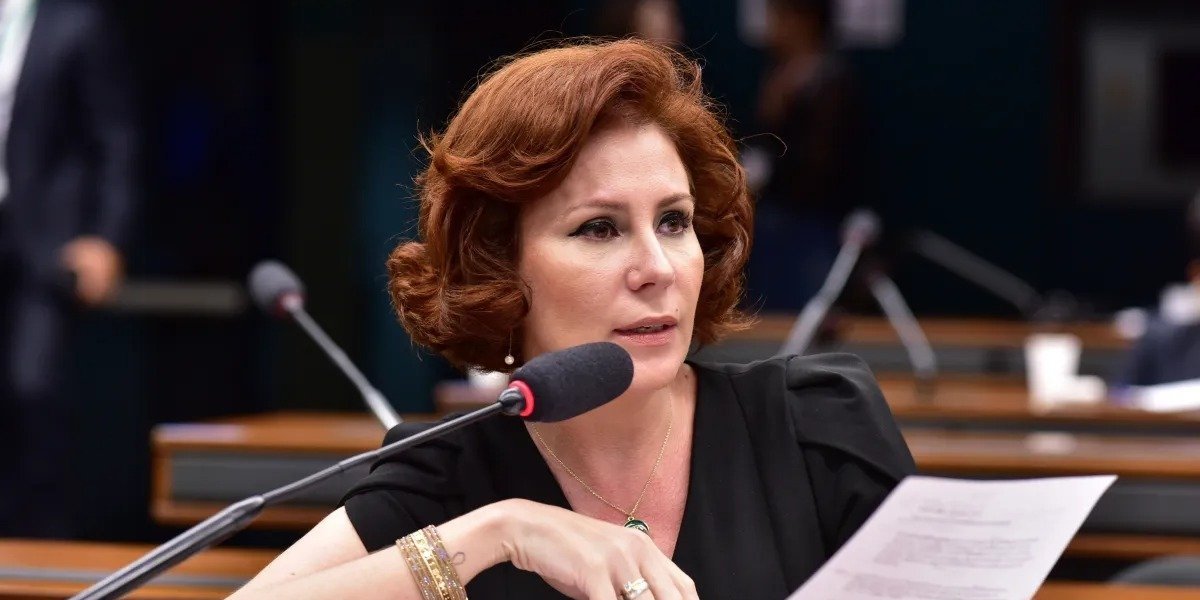 Justiça da Itália anula autorização de extradição de Carla Zambelli em processo sobre arma e novo julgamento será realizado