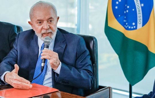 Presdiente Lula acusa Fávio Bolsonaro de "entreguismo" e critica a posição do senador sobre o tarifaço dos eua no Brasil