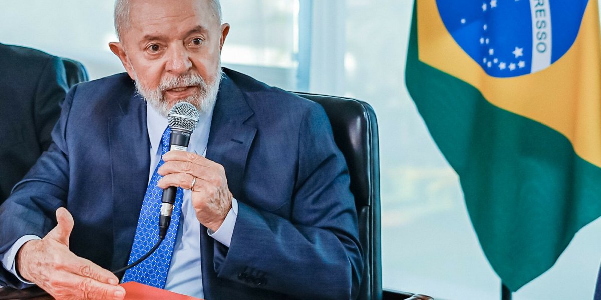 Presdiente Lula acusa Fávio Bolsonaro de "entreguismo" e critica a posição do senador sobre o tarifaço dos eua no Brasil