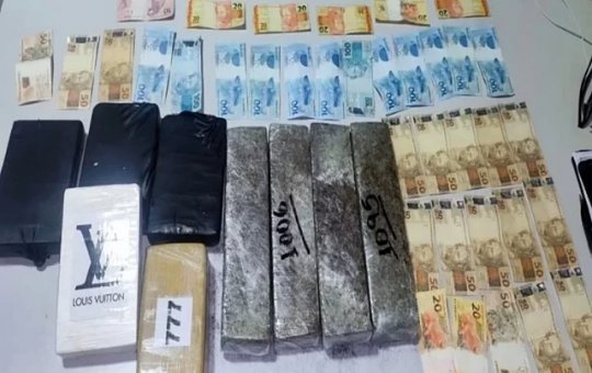 Polícia apreende 9 kg de drogas e prende motorista durante fiscalização na BA-262