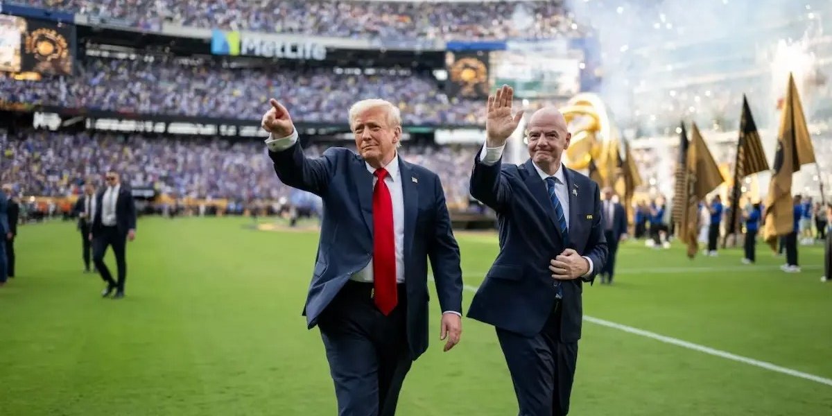 Trump agradece à FIFA por rever cartão vermelho de jogador estadunidense: 'Reverter uma grande injustiça'