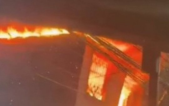 Incêndio atinge imóvel residencial em São Caetano, em Salvador, e mobiliza Bombeiros