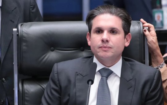 Hugo Motta cria comissão para analisar PEC sobre redução da maioridade penal