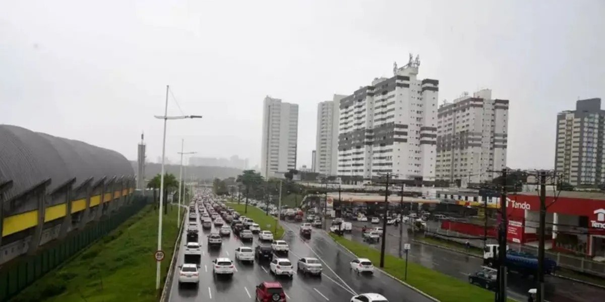 Salvador e mais 24 cidades da Bahia estão sob alerta de chuvas intensas, diz Inmet
