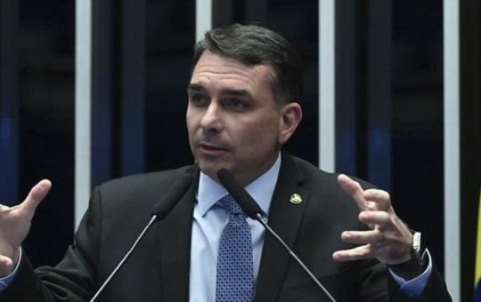 PGR pede depoimento de Flávio Bolsonaro em investigação sobre suposta difamação contra Lula 