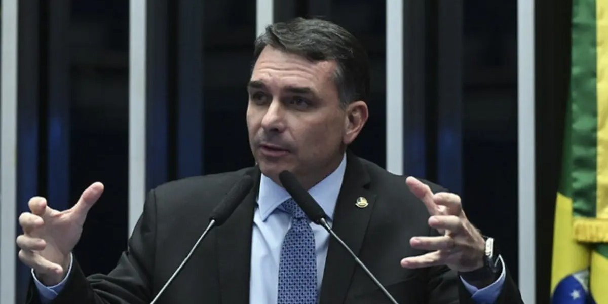 PGR pede depoimento de Flávio Bolsonaro em investigação sobre suposta difamação contra Lula