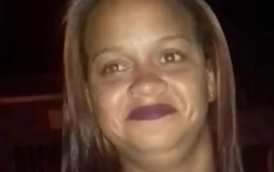 Mulher morre após sofrer choque elétrico ao tocar em tomada com o corpo molhado na Bahia