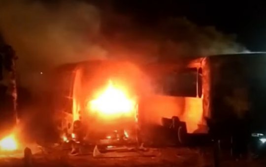 Ônibus escolares são incendiados em município baiano