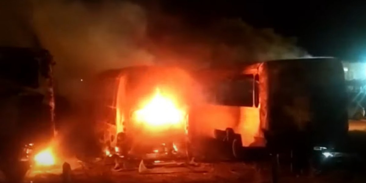 Ônibus escolares são incendiados em município baiano