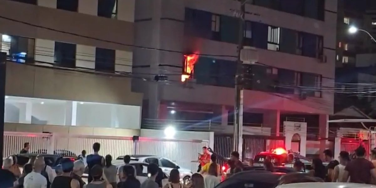 Incêndio em apartamento no Costa Azul faz com que moradores sejam evacuados do prédio