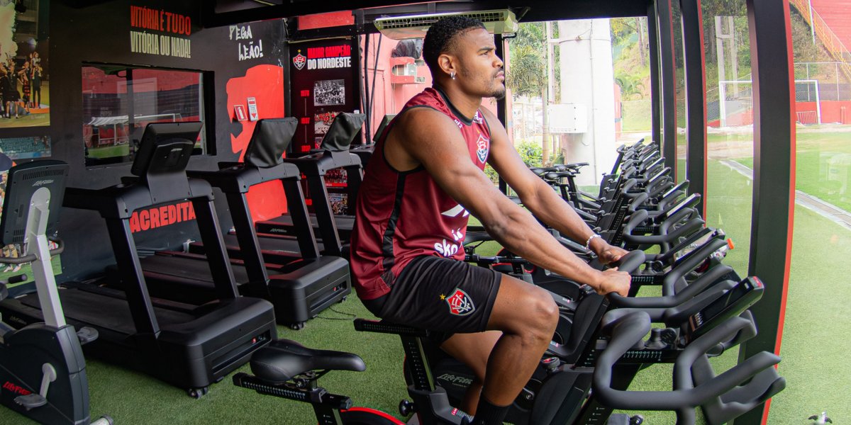 Lateral do Vitória passará por cirurgia no joelho após lesão na Copa do Nordeste