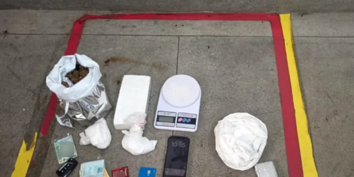 Mulher é presa com drogas, balanças de precisão e dinheiro em Feira de Santana