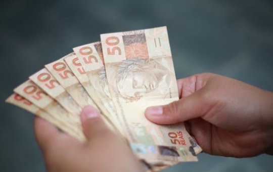 Bolsonaro edita decreto que regulamenta o programa Auxílio Brasil