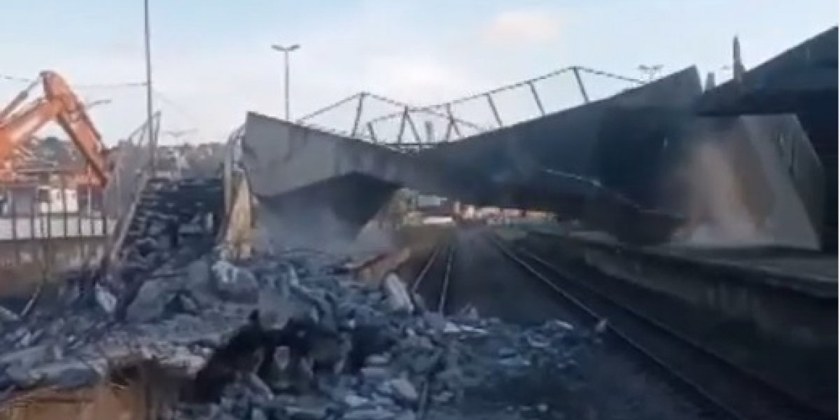 Estrutura da Estação de Trem de Periperi começa a ser demolida