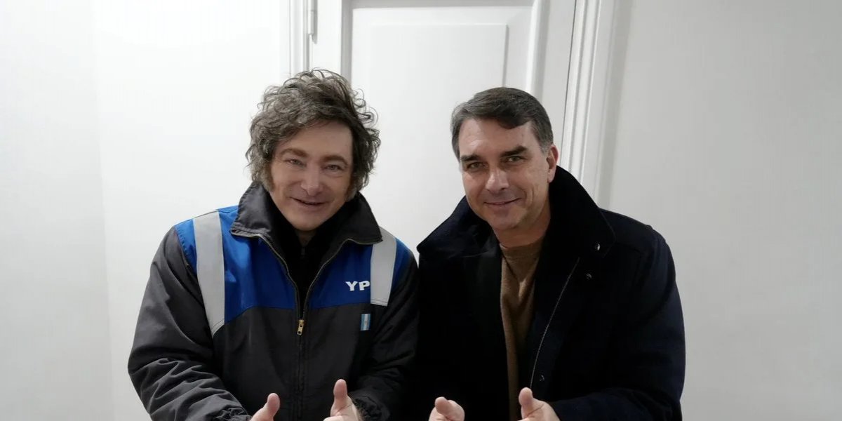 Presidente da Argentina anuncia viagem ao Brasil para apoiar candidatura de Flávio Bolsonaro