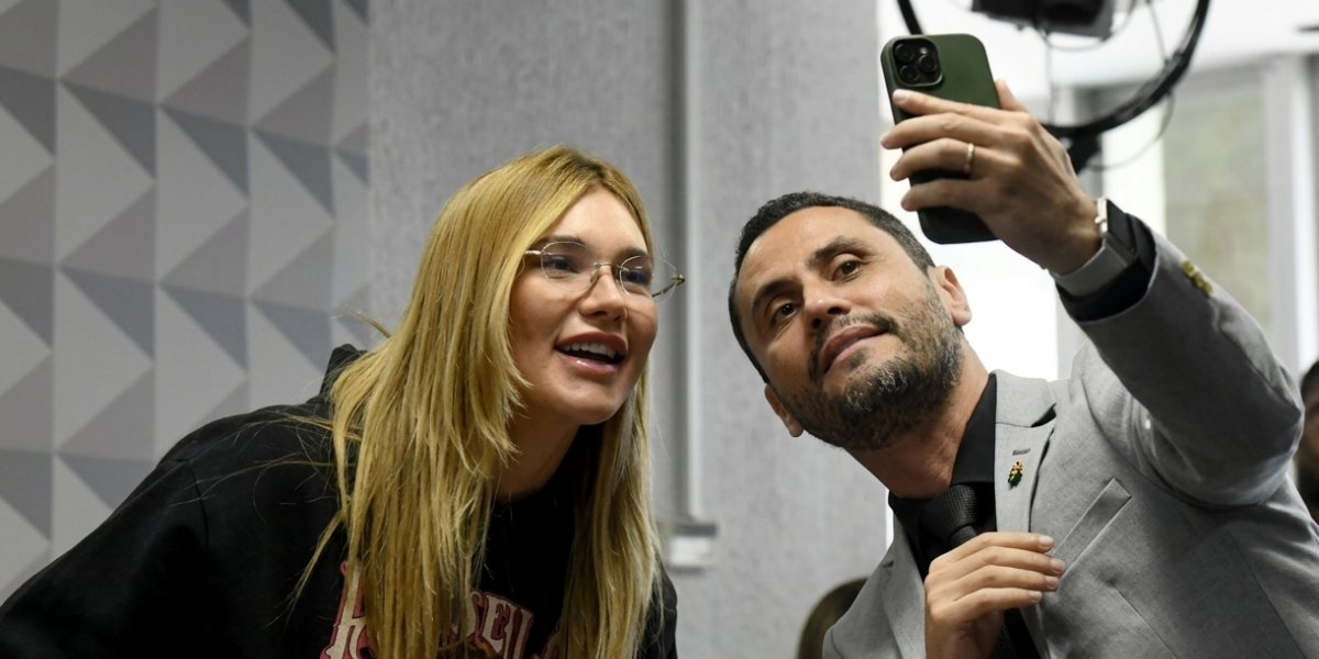 Senador Cleitinho admite arrependimento e pede desculpas por foto com Virginia durante CPI das Bets: "Fui idiota"