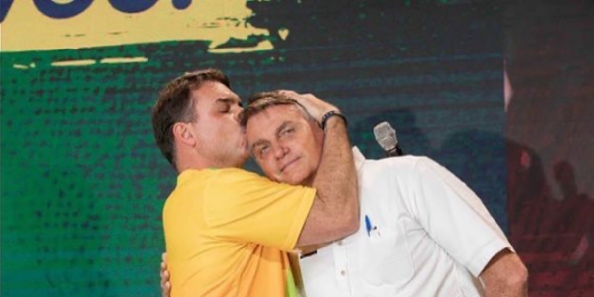 Flávio Bolsonaro lê carta de Jair Bolsonaro e reforça apoio do pai à sua pré-candidatura