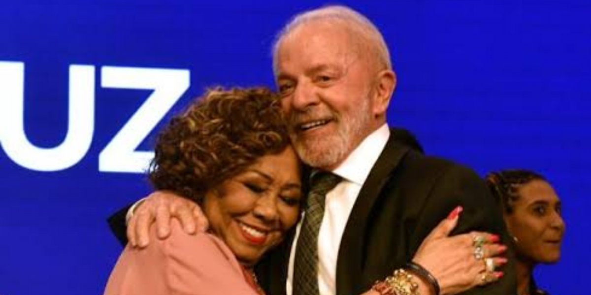 Alcione declara apoio a Lula durante show em Pernambuco: “Eu gosto do meu presidente”