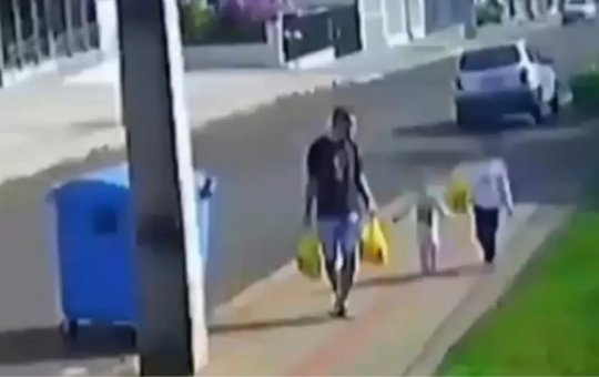 'Perdi a cabeça', diz pai preso ao chutar filha de 3 anos no Paraná