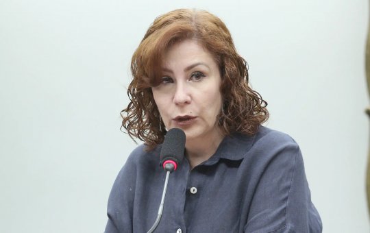 Carla Zambelli agradece apoio de Flávio Bolsonaro na Itália e diz que senador “não se envergonhou” de defendê-la