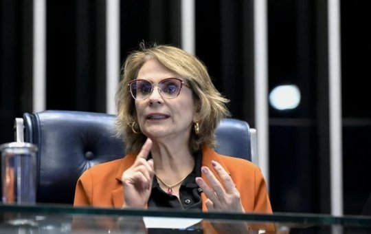Damares reage a críticas de aliados de Flávio e diz: “Parem de atacar os seus soldados”