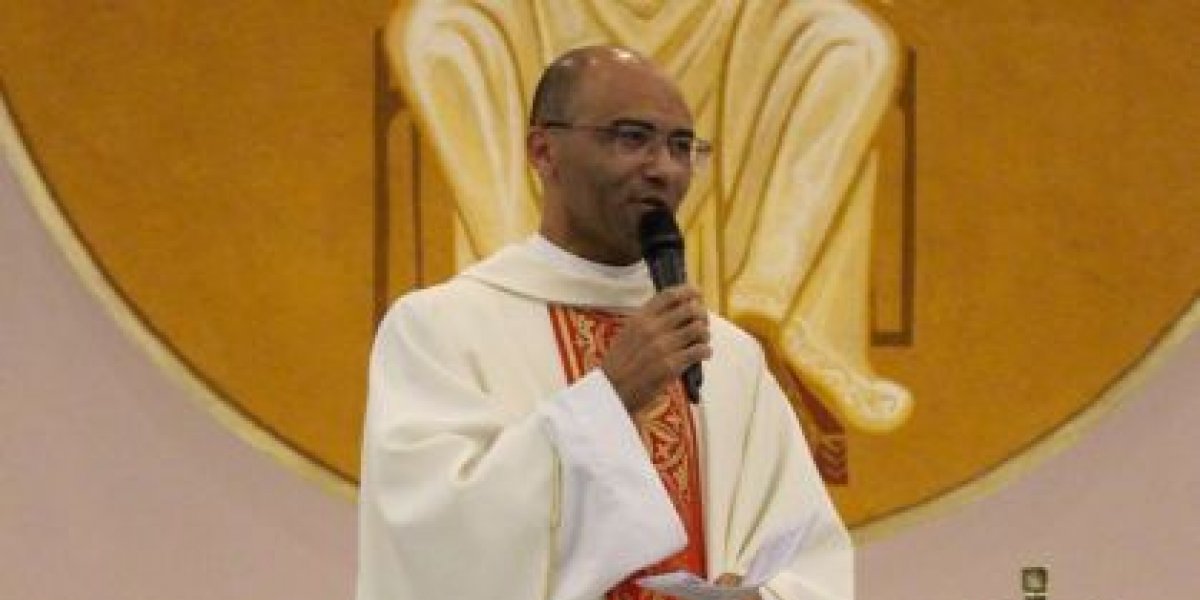 Padre rejeita excomunhão do Vaticano e afirma que continuará celebrando missas