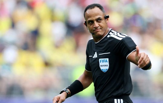 Árbitro da semifinal nunca viu Messi sair de campo derrotado