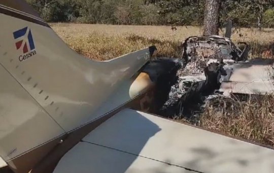 Avião com cerca de 300 kg de cocaína faz pouso forçado em fazenda de Goiás
