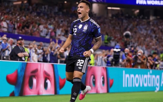 Argentina bate a Inglaterra de virada e garante vaga na final contra a Espanha