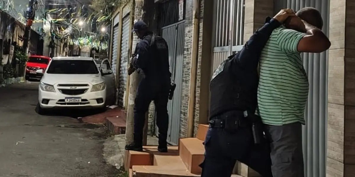 Suspeito de importunação sexual contra mulher é preso após caso em ônibus de Salvador