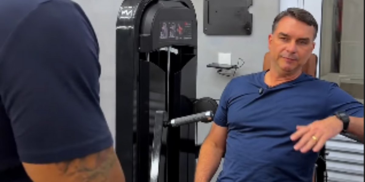 Flávio Bolsonaro aparece treinando com Júlio Balestrin e vídeo viraliza nas redes