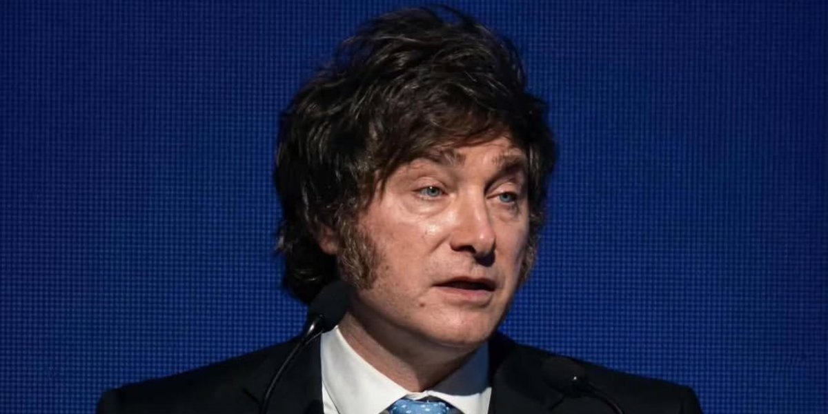 Milei defende jogadores argentinos que estenderam faixa sobre as Malvinas: 'Válido e lícito'
