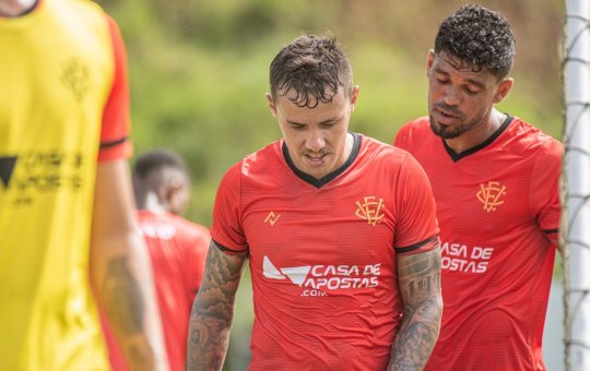 Sem participar de nenhum gol pelo Vitória, Pionteck negocia saída do clube